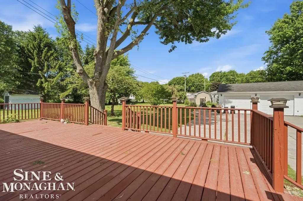 6036 River Road East China Township MI 48054