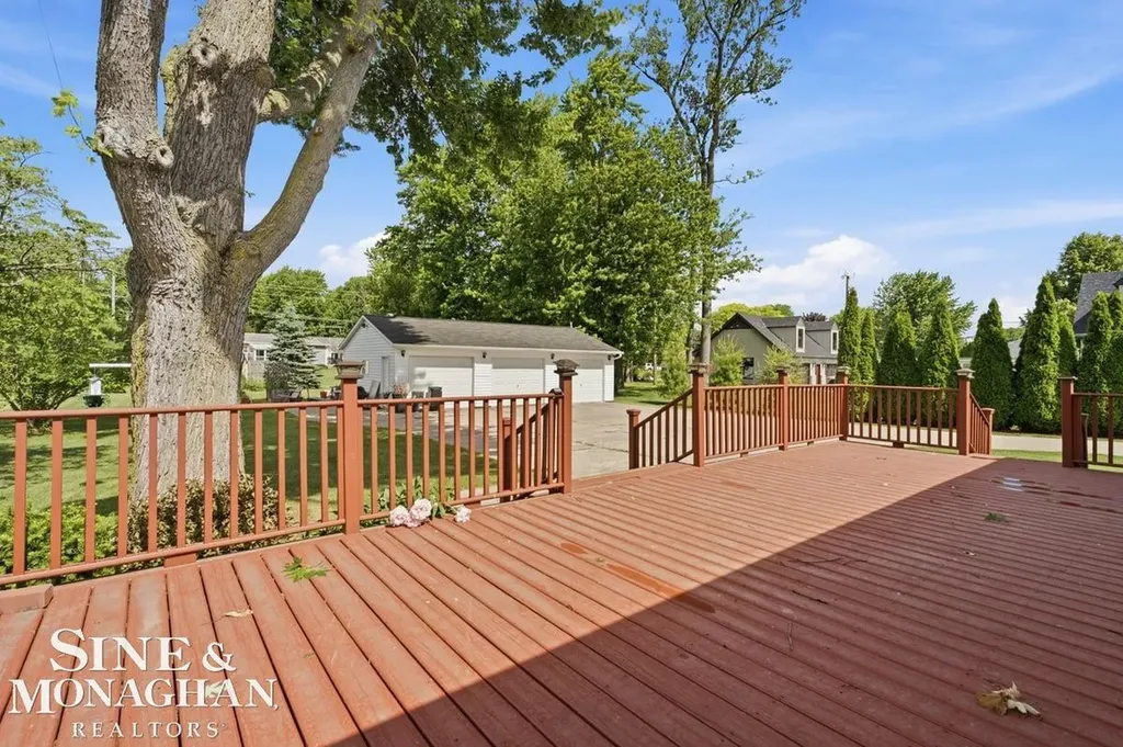 6036 River Road East China Township MI 48054