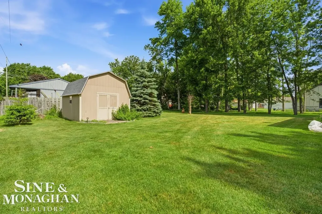 6036 River Road East China Township MI 48054