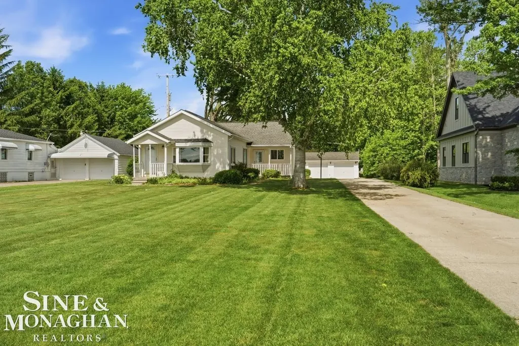 6036 River Road East China Township MI 48054