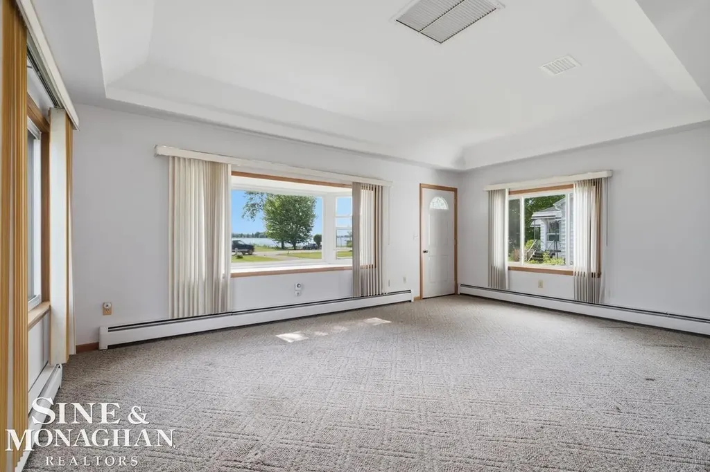 6036 River Road East China Township MI 48054