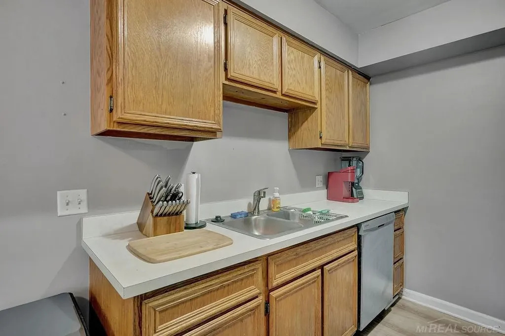 31611 Fraser Drive Fraser City MI 48026