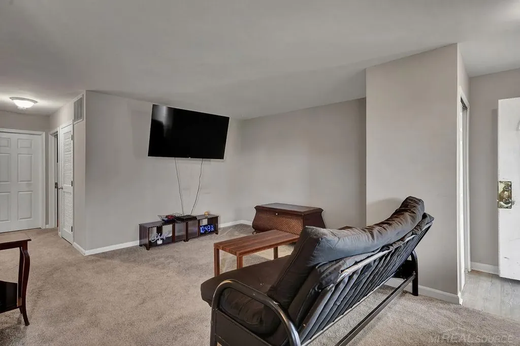 31611 Fraser Drive Fraser City MI 48026