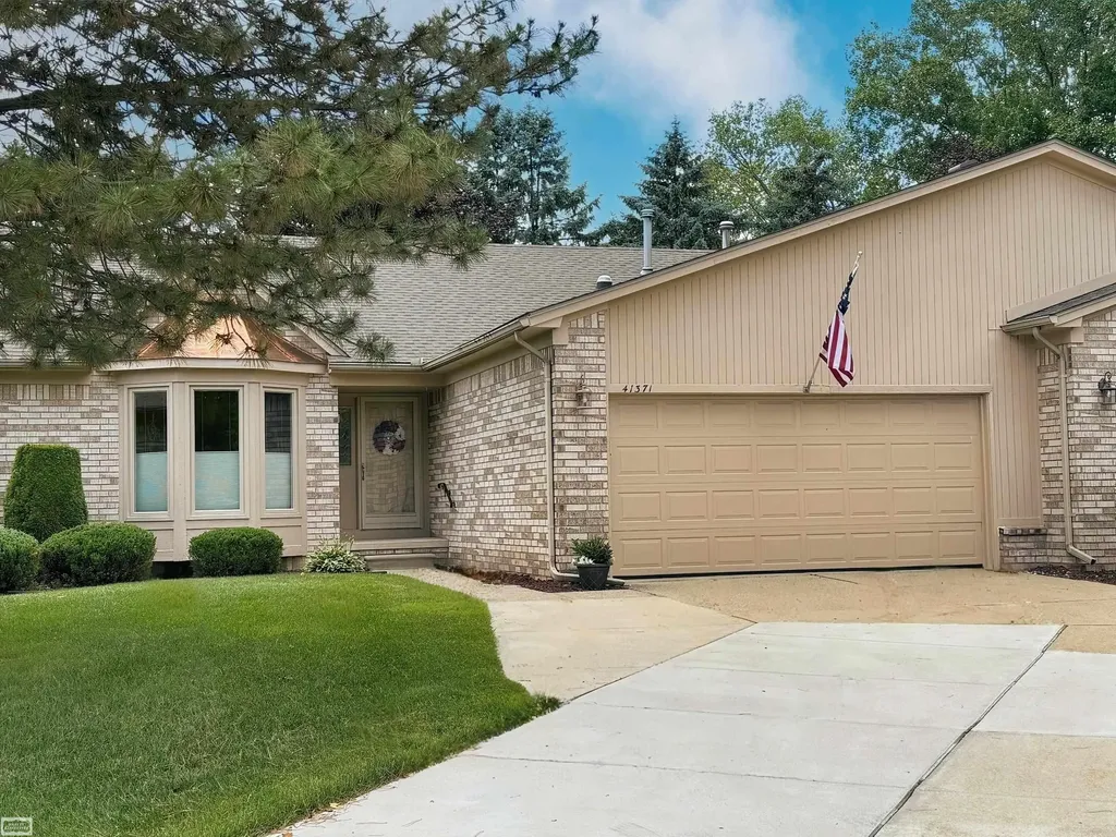 41371 Carmelo W Drive Clinton Charter Township MI 48038