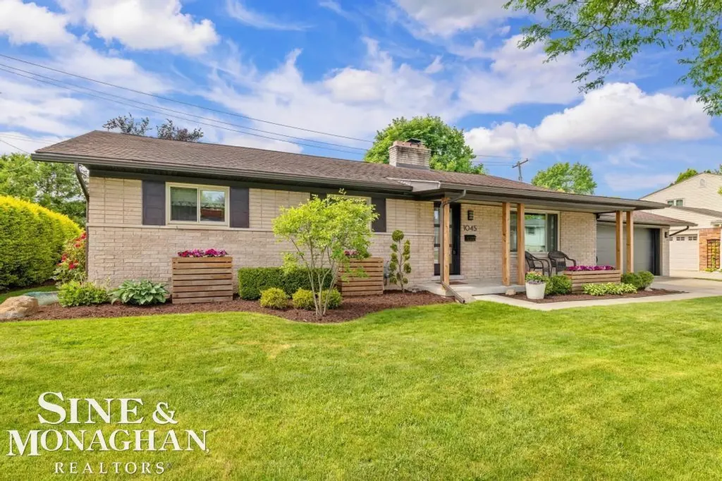 1045 Marian Court Grosse Pointe Woods City MI 48236