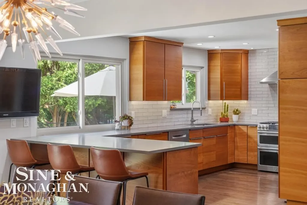 1045 Marian Court Grosse Pointe Woods City MI 48236