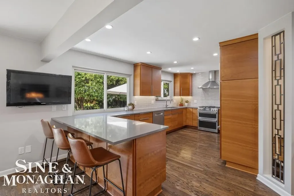 1045 Marian Court Grosse Pointe Woods City MI 48236