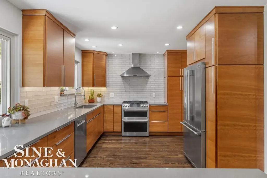 1045 Marian Court Grosse Pointe Woods City MI 48236