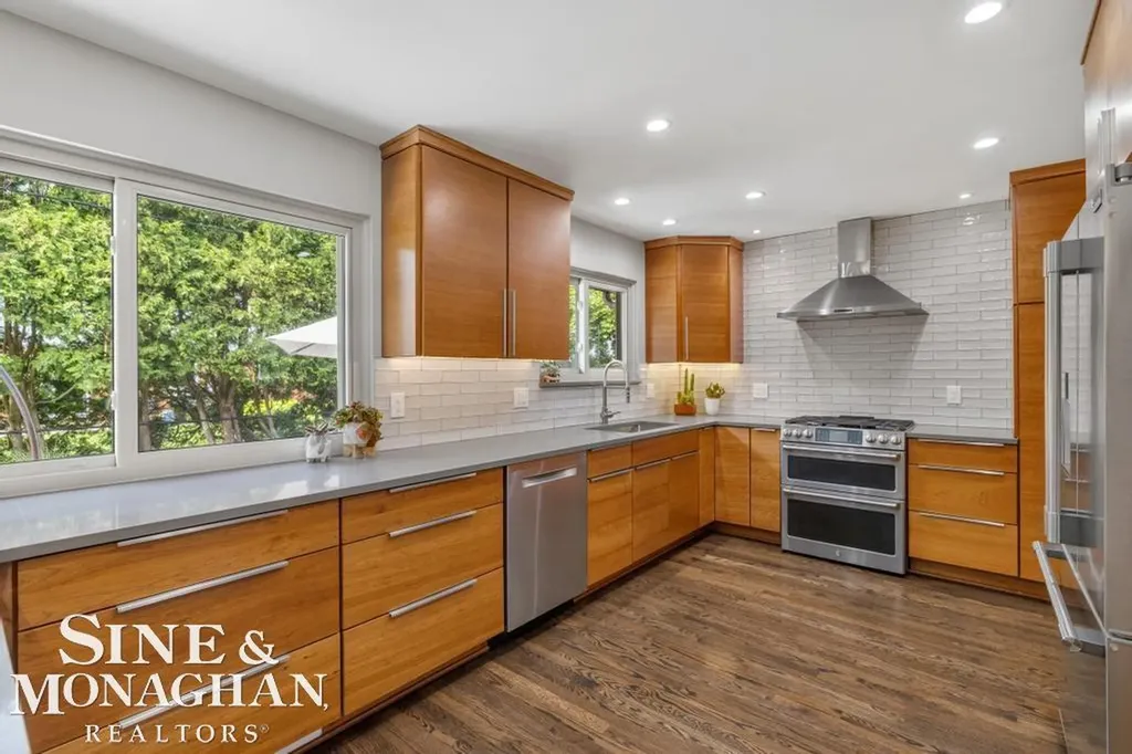 1045 Marian Court Grosse Pointe Woods City MI 48236