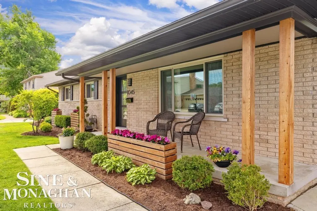 1045 Marian Court Grosse Pointe Woods City MI 48236