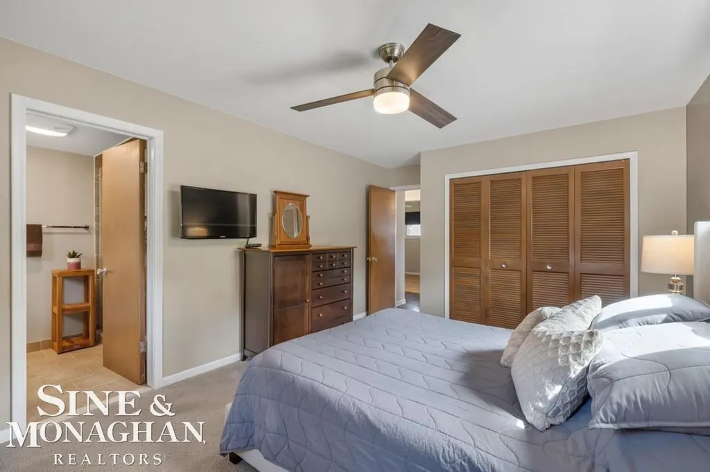 1045 Marian Court Grosse Pointe Woods City MI 48236