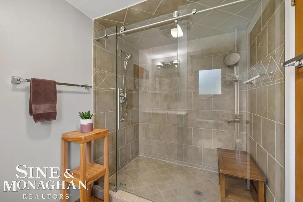 1045 Marian Court Grosse Pointe Woods City MI 48236