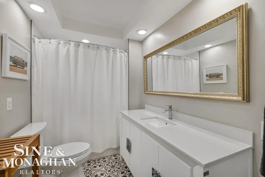 1045 Marian Court Grosse Pointe Woods City MI 48236