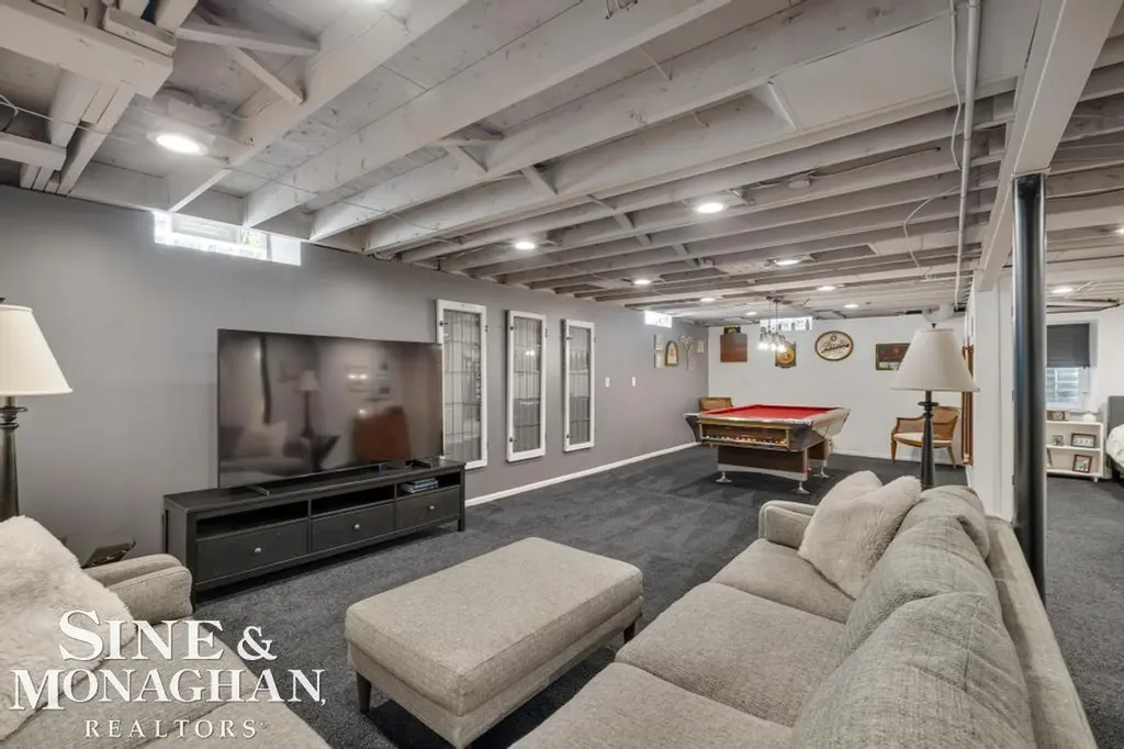 1045 Marian Court Grosse Pointe Woods City MI 48236