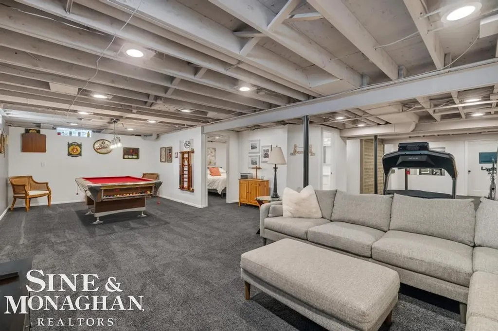 1045 Marian Court Grosse Pointe Woods City MI 48236