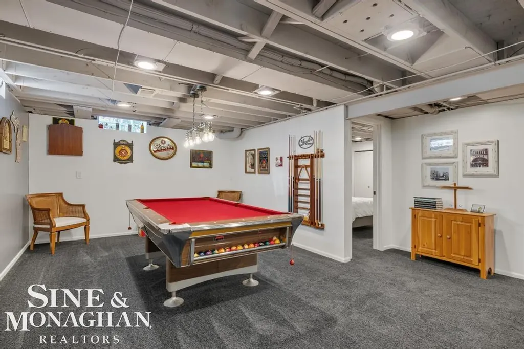 1045 Marian Court Grosse Pointe Woods City MI 48236