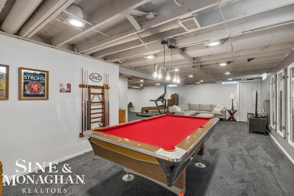 1045 Marian Court Grosse Pointe Woods City MI 48236