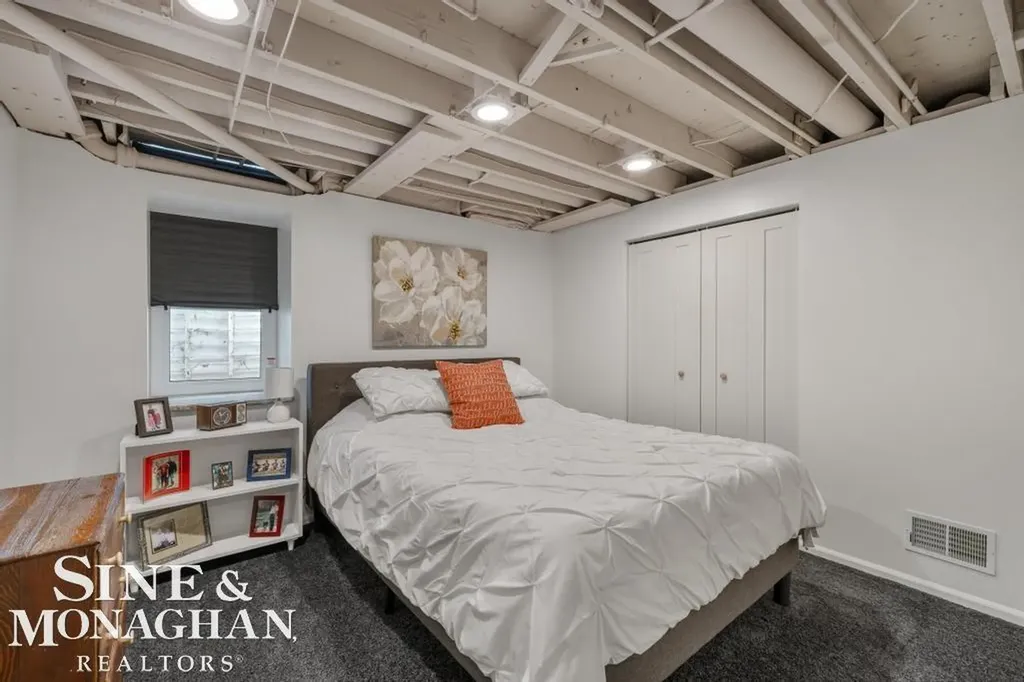1045 Marian Court Grosse Pointe Woods City MI 48236