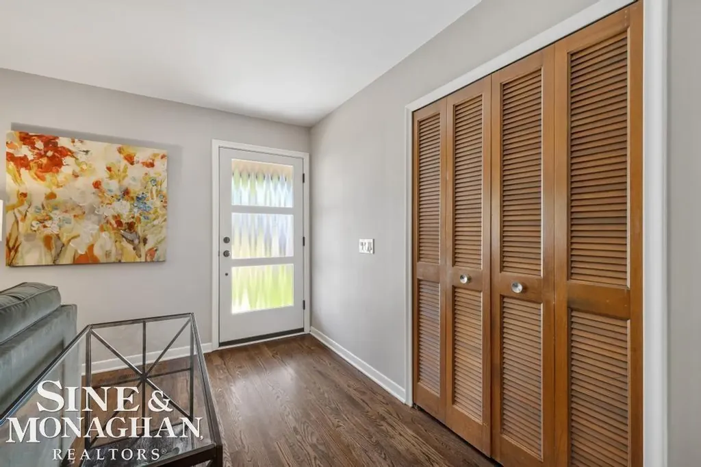 1045 Marian Court Grosse Pointe Woods City MI 48236