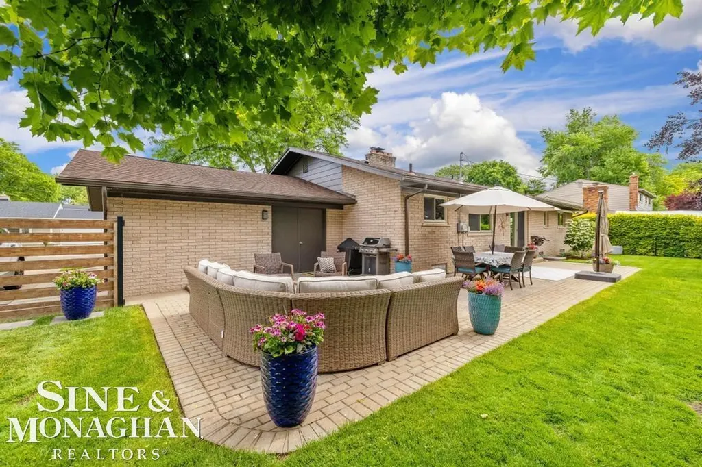 1045 Marian Court Grosse Pointe Woods City MI 48236