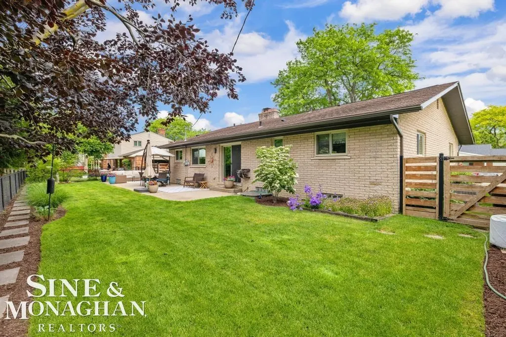 1045 Marian Court Grosse Pointe Woods City MI 48236