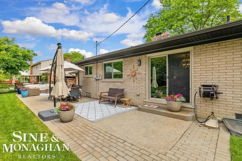 1045 Marian Court Grosse Pointe Woods City MI 48236
