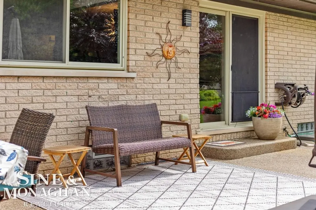 1045 Marian Court Grosse Pointe Woods City MI 48236