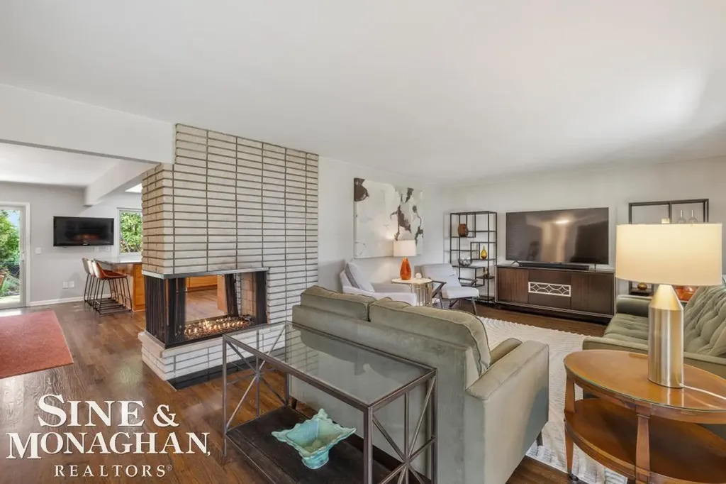 1045 Marian Court Grosse Pointe Woods City MI 48236