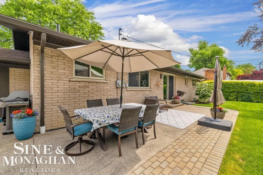 1045 Marian Court Grosse Pointe Woods City MI 48236