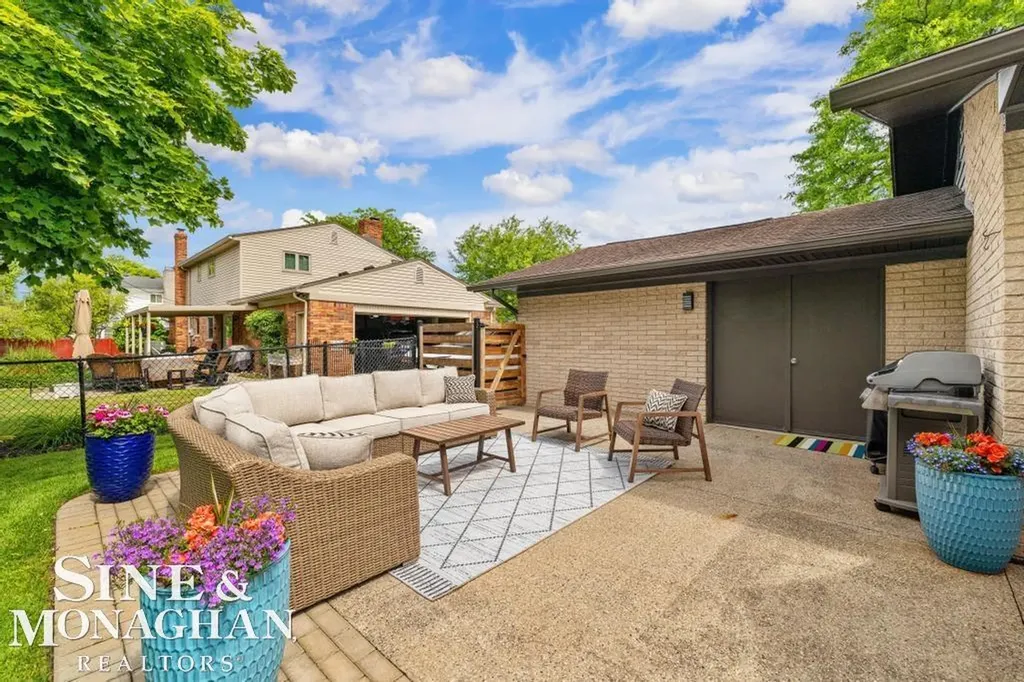 1045 Marian Court Grosse Pointe Woods City MI 48236