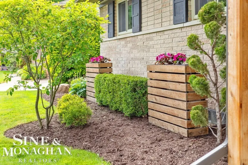 1045 Marian Court Grosse Pointe Woods City MI 48236