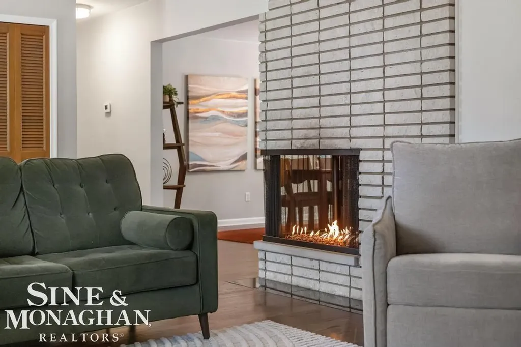 1045 Marian Court Grosse Pointe Woods City MI 48236
