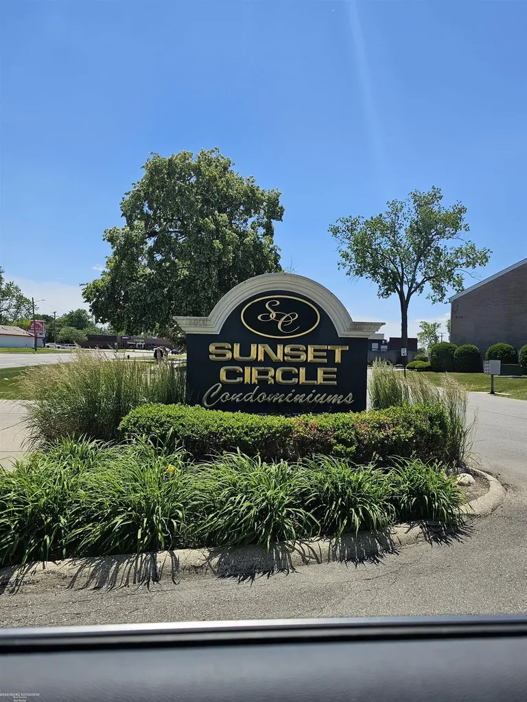 409 Sunset Lane St. Clair Shores City MI 48082