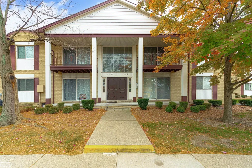 29200 Gloede Street Warren City MI 48088