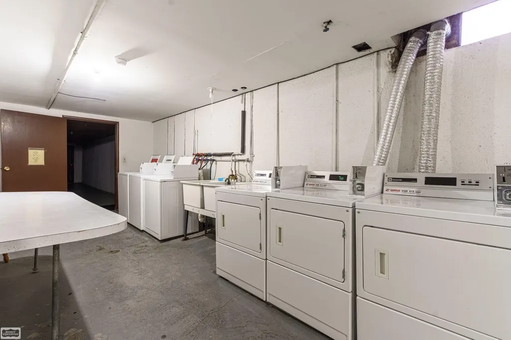 29200 Gloede Street Warren City MI 48088