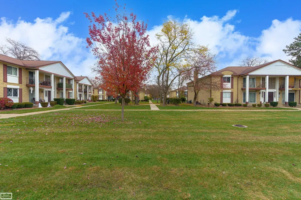 29200 Gloede Street Warren City MI 48088