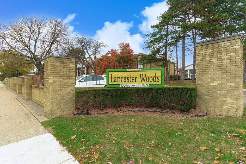 29200 Gloede Street Warren City MI 48088