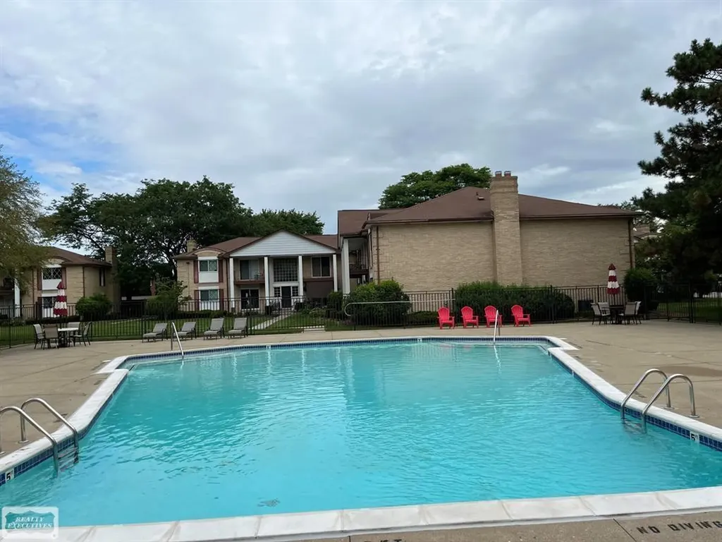 29200 Gloede Street Warren City MI 48088