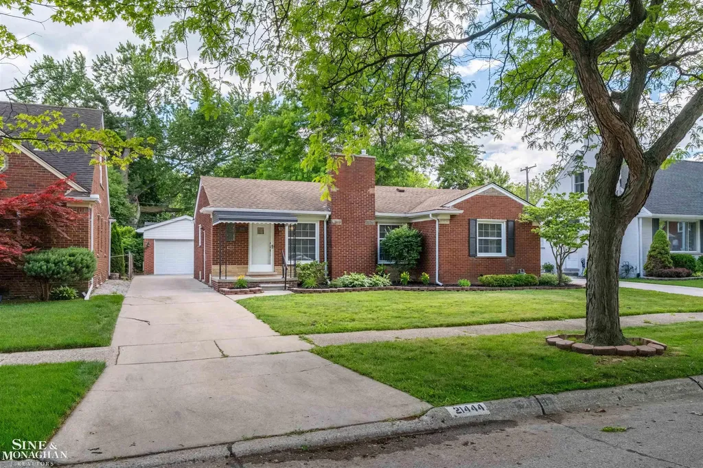 21444 Severn Road Harper Woods City MI 48225