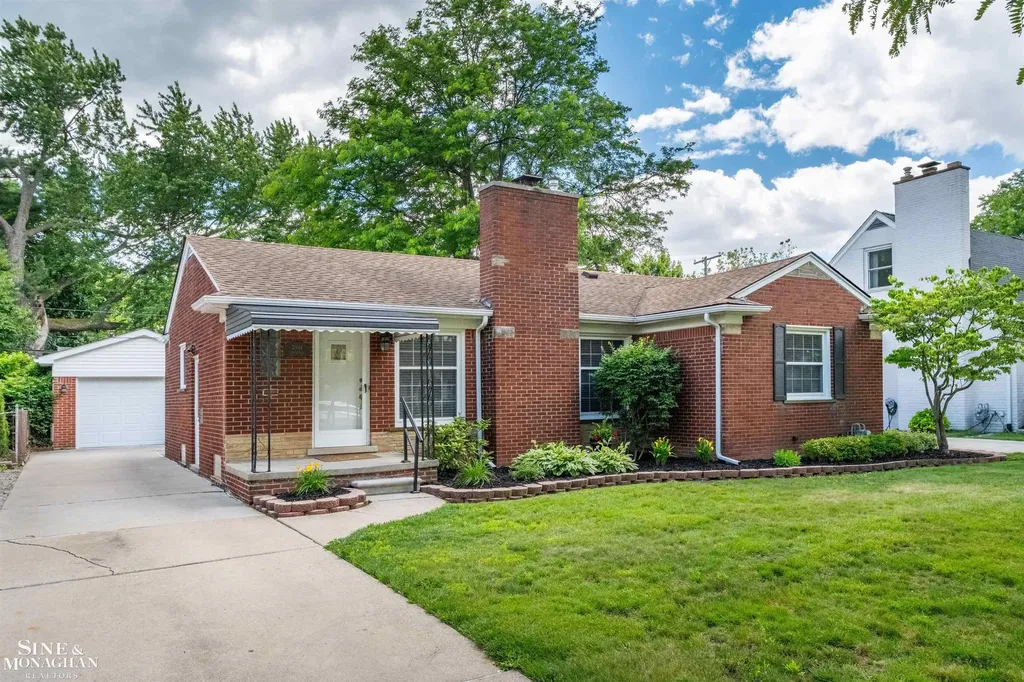 21444 Severn Road Harper Woods City MI 48225