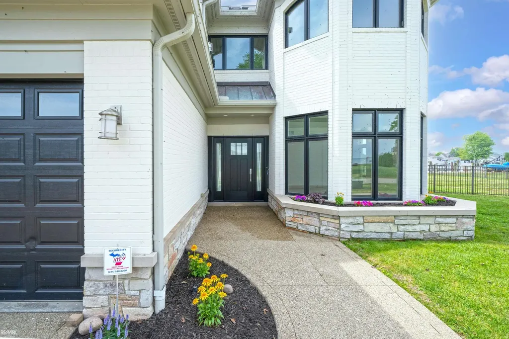32824 N River Road Harrison Charter Township MI 48045