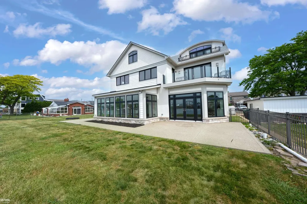 32824 N River Road Harrison Charter Township MI 48045