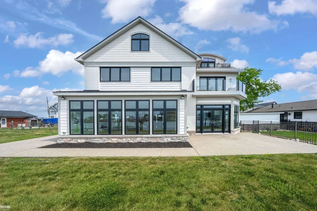 32824 N River Road Harrison Charter Township MI 48045