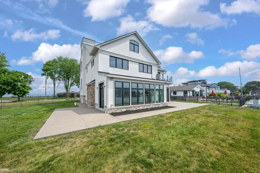 32824 N River Road Harrison Charter Township MI 48045