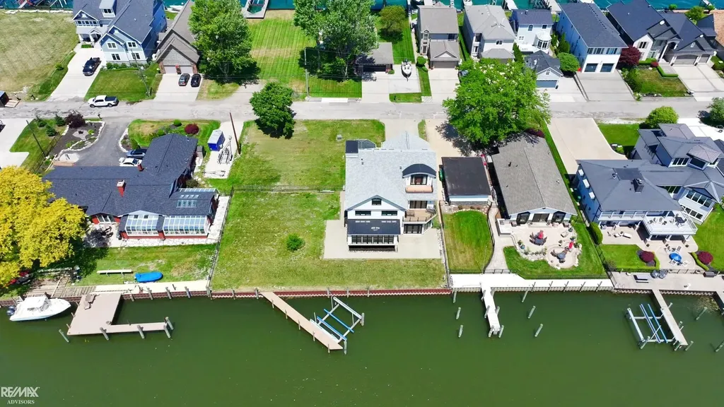32824 N River Road Harrison Charter Township MI 48045