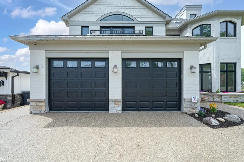 32824 N River Road Harrison Charter Township MI 48045