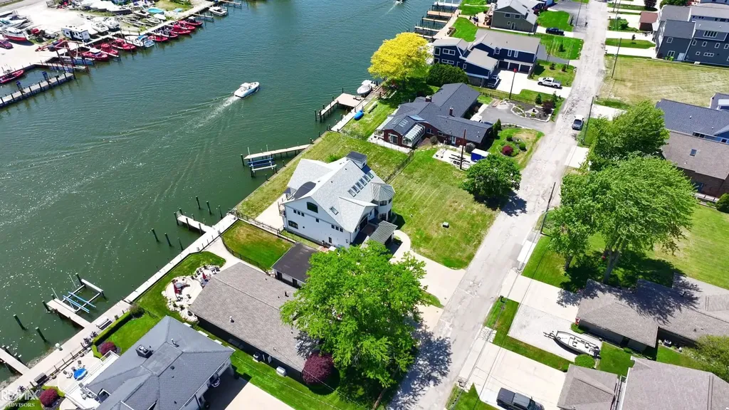 32824 N River Road Harrison Charter Township MI 48045