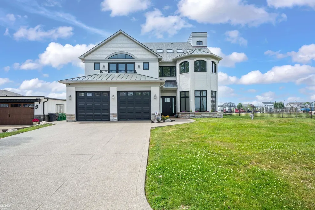 32824 N River Road Harrison Charter Township MI 48045