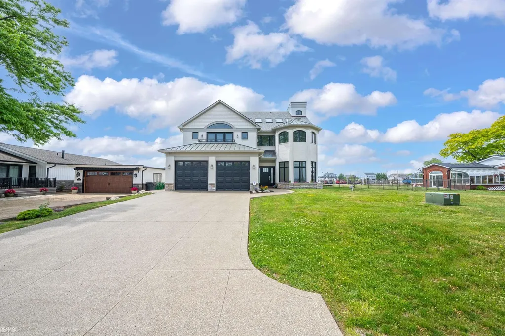 32824 N River Road Harrison Charter Township MI 48045