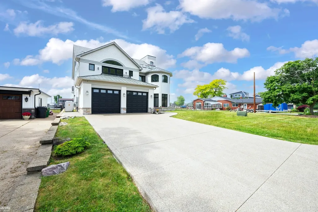 32824 N River Road Harrison Charter Township MI 48045